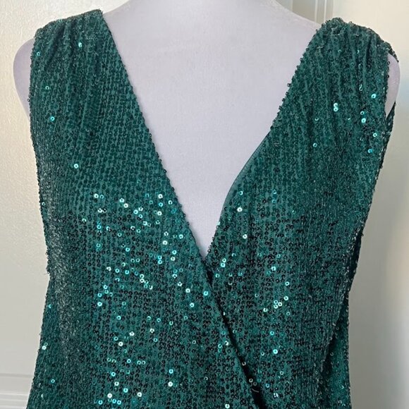 NWT Lulus Emerald Green Glitter Deep V Neck Sparkle Sequin Cowl Back Medium NEW - Picture 3 of 15